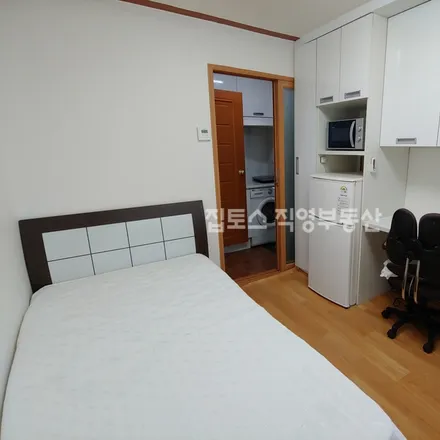 Rent this studio apartment on 서울특별시 관악구 봉천동 44-7