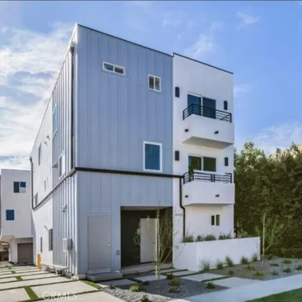Rent this 3 bed house on 5022 Hesby Street in Los Angeles, CA 91601