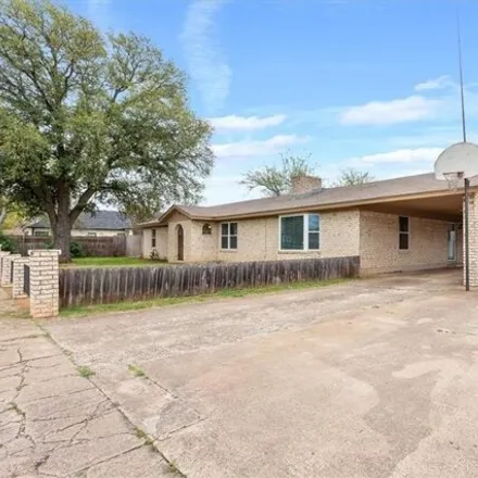 Image 3 - 710 W 4th St, McGregor, Texas, 76657 - House for sale