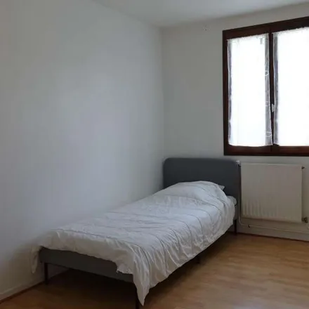 Rent this 4 bed apartment on Maison de la Culture Arménienne de Vienne in 9 Rue de Goris, 38200 Vienne