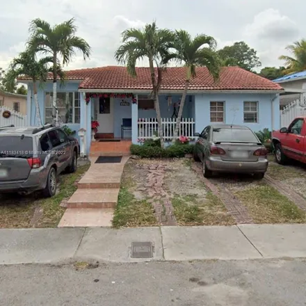 Buy this 3 bed house on 7-Eleven in 1 West Flagler Street, Miami