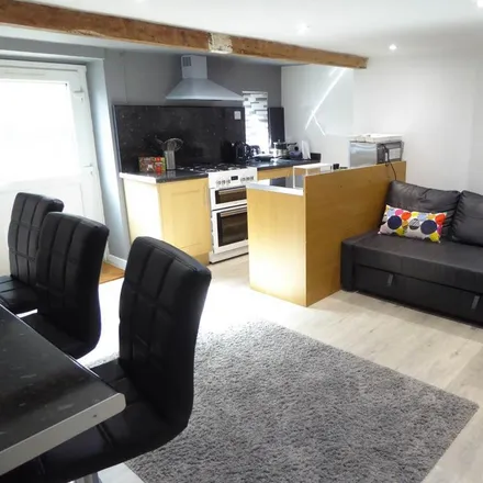 Rent this 3 bed house on Chapel Lane in Huddersfield, HD5 9BG