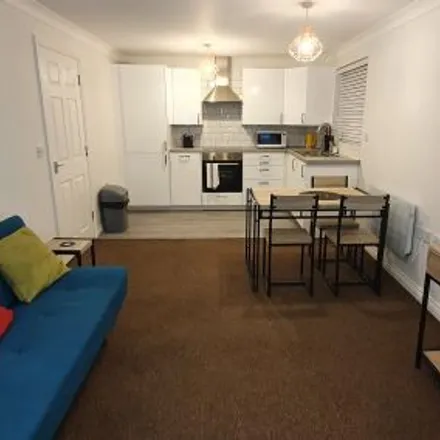 Image 6 - Sydney Road, Dock Road, Tilbury, RM18 7DG, United Kingdom - Apartment for rent