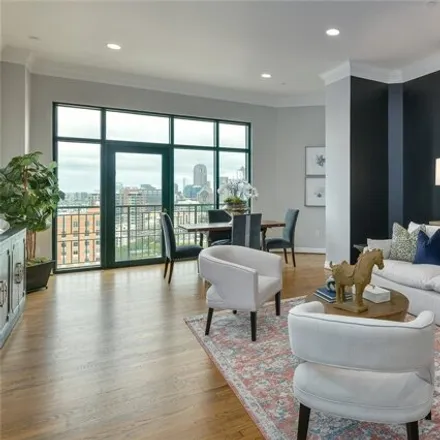 Buy this 1 bed condo on 2803 Hood Street in Dallas, TX 75219