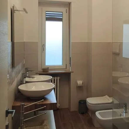 Rent this 3 bed apartment on Verona