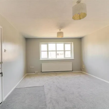 Image 3 - Queen Anne's Drive, Southend-on-Sea, SS0 0NH, United Kingdom - Apartment for rent