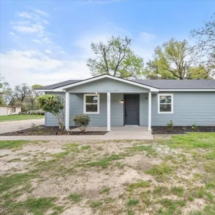 Buy this 4 bed house on 747 West College Street in Athens, TX 75751
