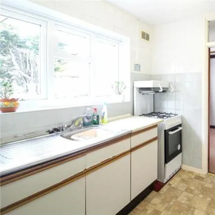 Image 3 - Mendip Crescent, Southend-on-Sea, SS0 0HD, United Kingdom - Townhouse for sale
