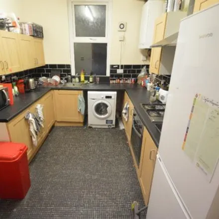 Image 4 - Pearson Grove, Leeds, LS6 1JD, United Kingdom - Townhouse for rent
