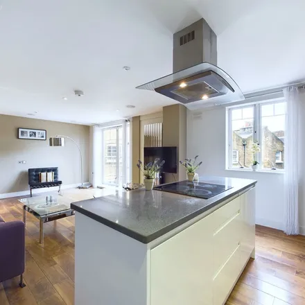 Rent this 3 bed apartment on 20 Hampden Gurney Street in London, W1H 5AX