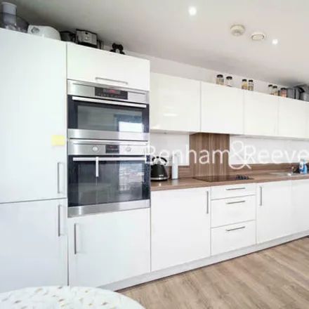 Rent this 2 bed room on Parkside Court in 15 Booth Road, London