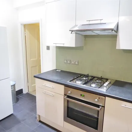 Rent this 2 bed apartment on Tynemouth Road in London, CR4 2BN