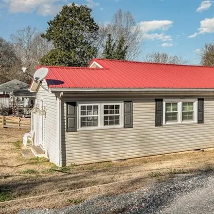 Image 4 - 200 Price Street, Clover, SC 29710, USA - House for sale