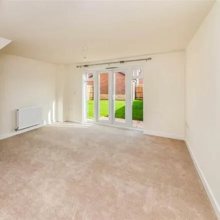 Image 3 - Harrow Place, Creswell, ST16 1GG, United Kingdom - Duplex for rent
