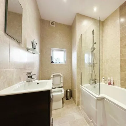 Image 6 - Raleigh Close, Manchester, M20 2NR, United Kingdom - Apartment for sale