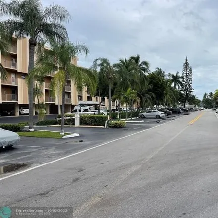 Image 3 - 1777 Southeast 15th Street, Lauderdale Harbors, Fort Lauderdale, FL 33316, USA - Condo for sale