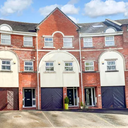 Buy this 4 bed townhouse on Residential Parking in Bamber Bridge, PR5 4HY