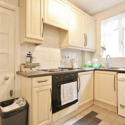 Image 6 - Latymer Court, Hammersmith Road, London, W6 8BS, United Kingdom - Apartment for rent