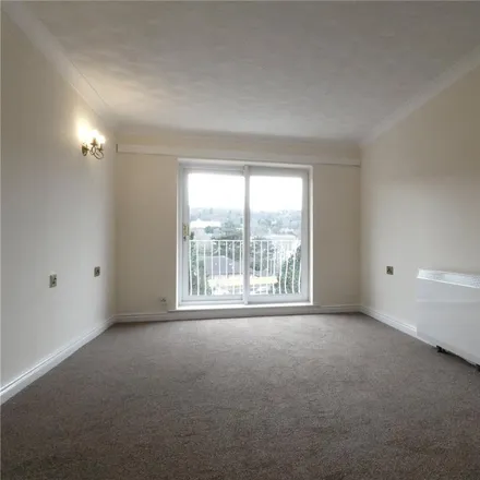 Image 3 - North Wales Expressway, Colwyn Bay, LL28 4BS, United Kingdom - Apartment for rent