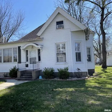 Buy this 4 bed house on 2037 Spruce Street in Murphysboro, IL 62966