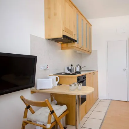 Rent this studio apartment on Blades Hotel in 122 Belgrave Road, London