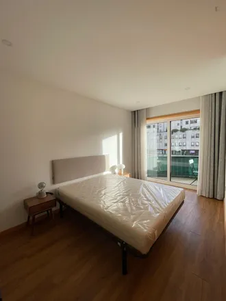 Rent this 3 bed apartment on Avenida da Boavista 1670 in 4100-115 Porto, Portugal