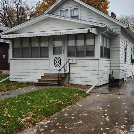 Buy this 2 bed house on East 10th Street in Sterling, IL 61081