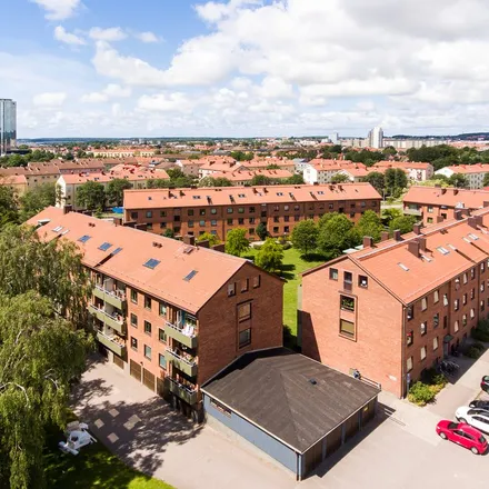 Rent this 3 bed apartment on Hemmansvägen 34 in 302 52 Halmstad, Sweden