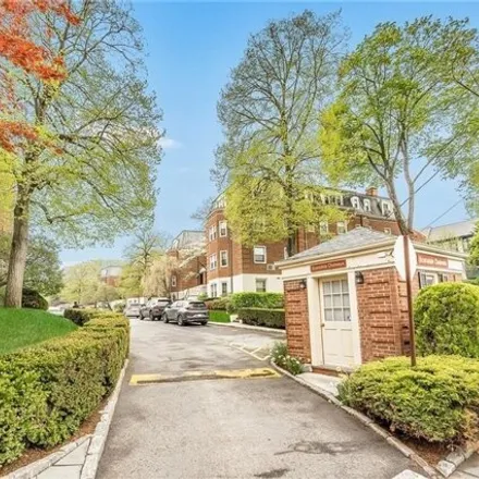 Rent this studio apartment on Chateaux Circle in Village of Scarsdale, NY 10583