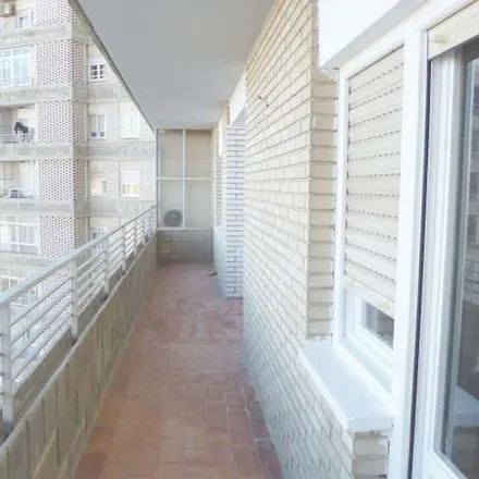 Image 8 - Avenida de Pirineos, 50015 Zaragoza, Spain - Apartment for rent