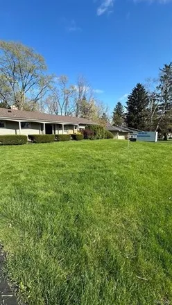 Rent this 3 bed house on 5435 Cambourne Place in West Bloomfield Township, MI 48322