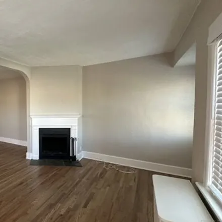 Rent this 1 bed condo on 77 Glenbrook Road in Glenbrook, Stamford