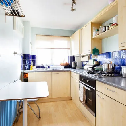 Image 5 - Kingfisher Court (1-16), 15 Queensmere Road, London, SW19 5PR, United Kingdom - Apartment for rent