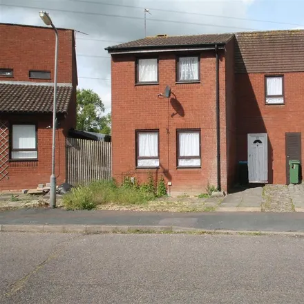 Rent this 2 bed townhouse on Nene Close in Aylesbury, HP21 9NS