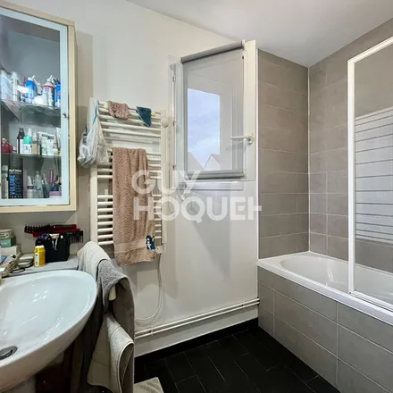 Rent this 3 bed apartment on 4 Rue de la Mairie in 91220 Brétigny-sur-Orge, France