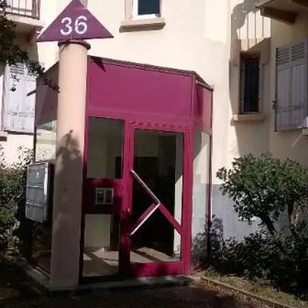 Image 8 - 36 Rue de Pressense, 69520 Grigny, France - Apartment for rent