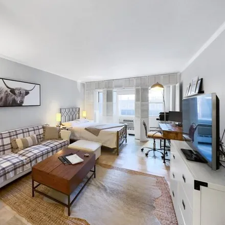 Rent this studio townhouse on 153 East 57th Street in New York, NY 10022
