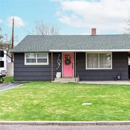 Buy this 2 bed house on 765 Park Place in Ellensburg, WA 98926