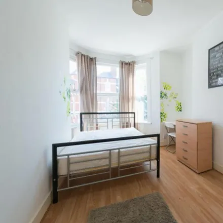 Rent this 6 bed room on Abbotsford Avenue in London, N15 3BS