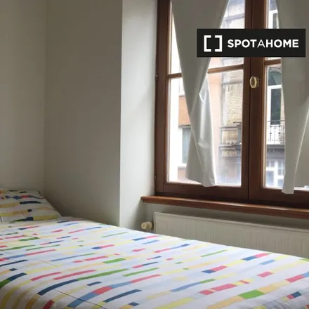 Rent this 2 bed room on Chaussée de Waterloo - Waterloose Steenweg 367 in 1050 Ixelles - Elsene, Belgium