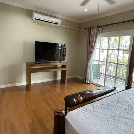 Rent this 1 bed apartment on Songvithaya School in Soi Baring 58, Samrong Nuea Subdistrict