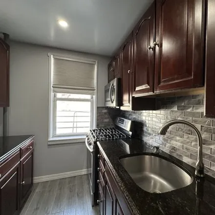 Buy this studio apartment on 355 Bronx River Road in City of Yonkers, NY 10704