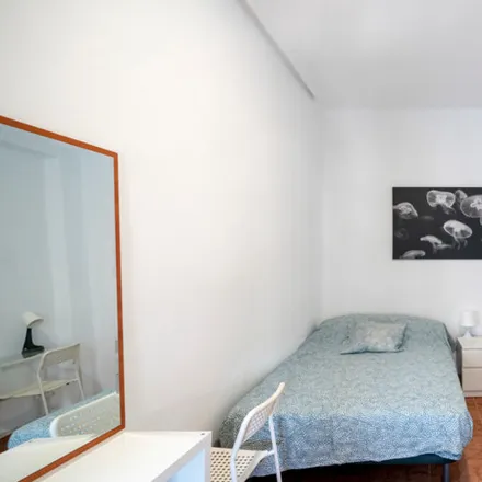 Rent this 4 bed room on Carrer de l'Editor Cabrerizo in 46001 Valencia, Spain