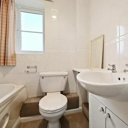 Image 9 - Chelmsford Close, London, SM2 5BG, United Kingdom - House for sale