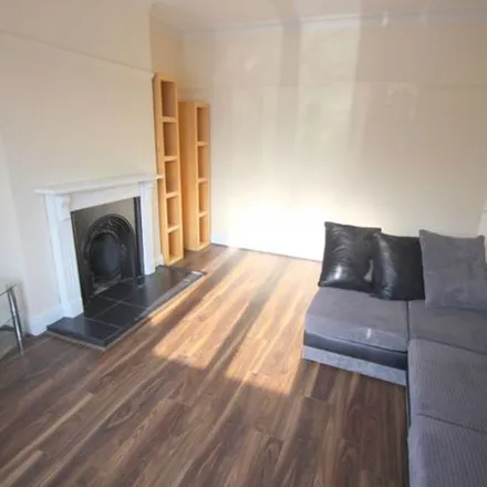 Rent this 6 bed duplex on 46 St Anne's Road in Leeds, LS6 3NY