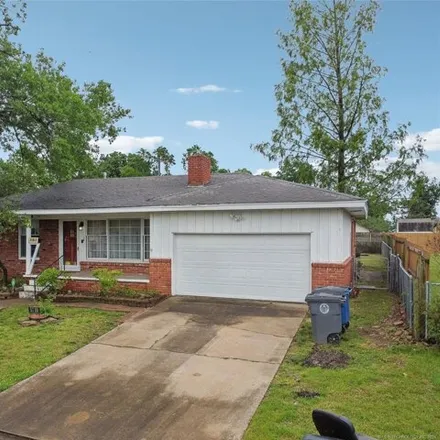 Buy this 3 bed house on 2131 South Hudson Place in Tulsa, OK 74114