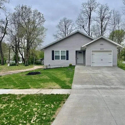 Buy this 2 bed house on 2447 North Campbell Avenue in Springfield, MO 65803