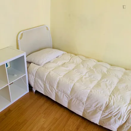 Rent this 5 bed room on Madrid in Pura Ropa, Calle de la Luna