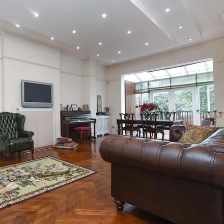 Rent this 3 bed apartment on Spring Grove Care Home in 214 Finchley Road, London