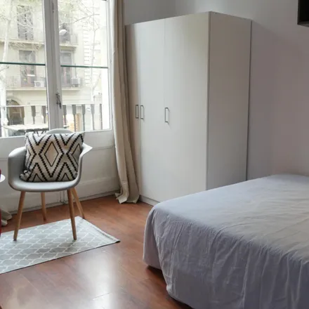 Rent this 6 bed room on Carrer de Pau Claris in 77, 08001 Barcelona